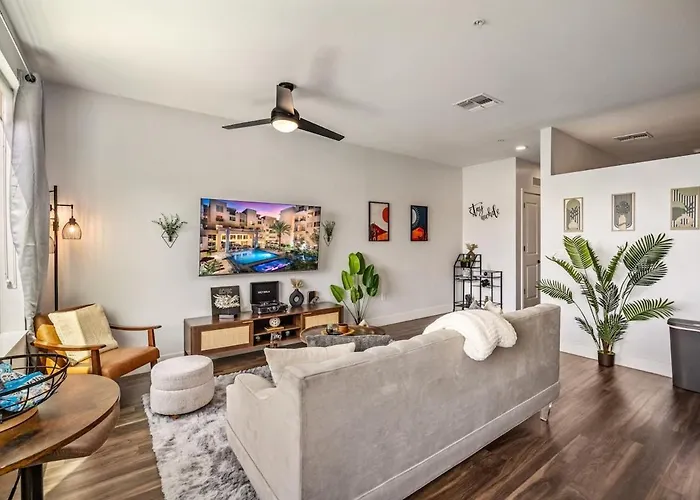 Escape To The Penthouse King Bed Apartment