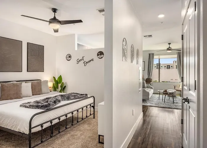 Escape To The Penthouse King Bed Apartment